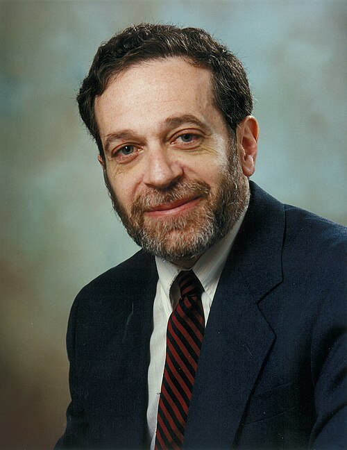 Image of Robert Reich By United States Department of Labor - http://www.dol.gov/oasam/programs/history/reich.htm, Public Domain, https://commons.wikimedia.org/w/index.php?curid=9050623