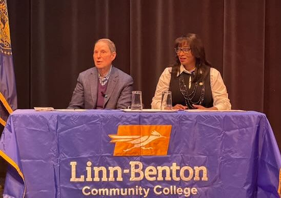 Senator Wyden / US Rep Bynum Linn County Town Hall